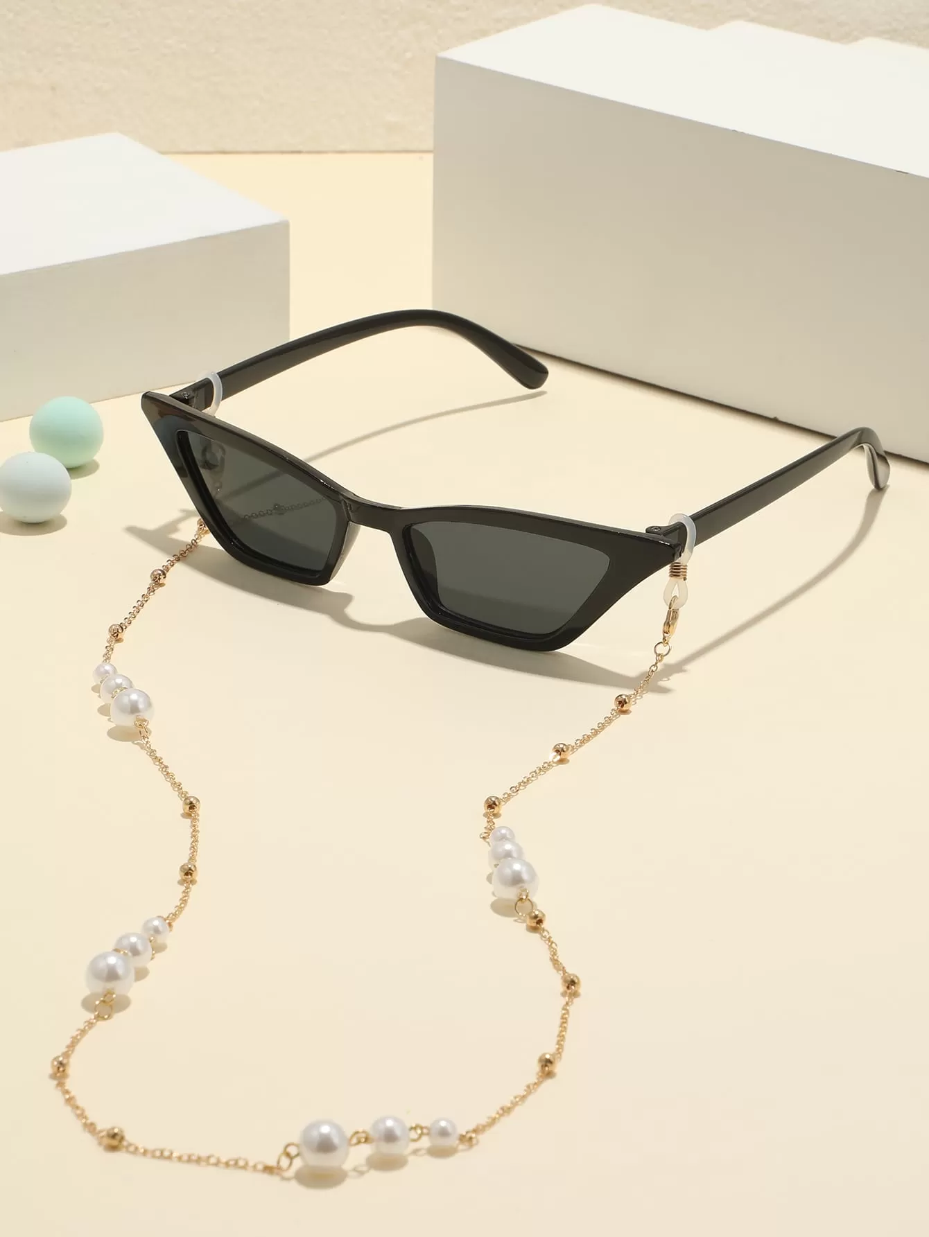 1pair Women Cat Eye Fashionable Sunglasses & 1pc Faux Pearl Decor Glasses Chain For Daily Life