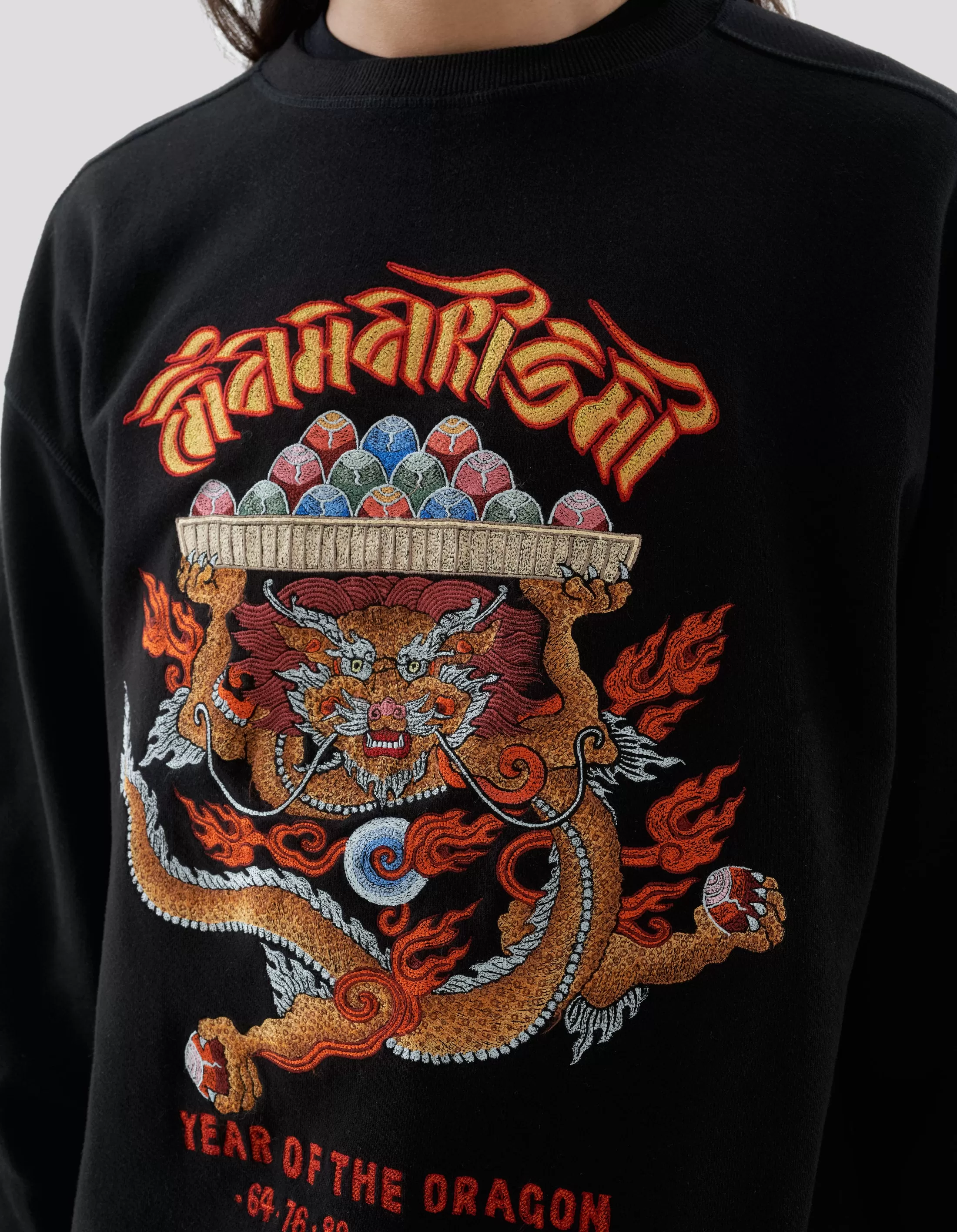 5015 Abundance Dragon Crew Sweat Black