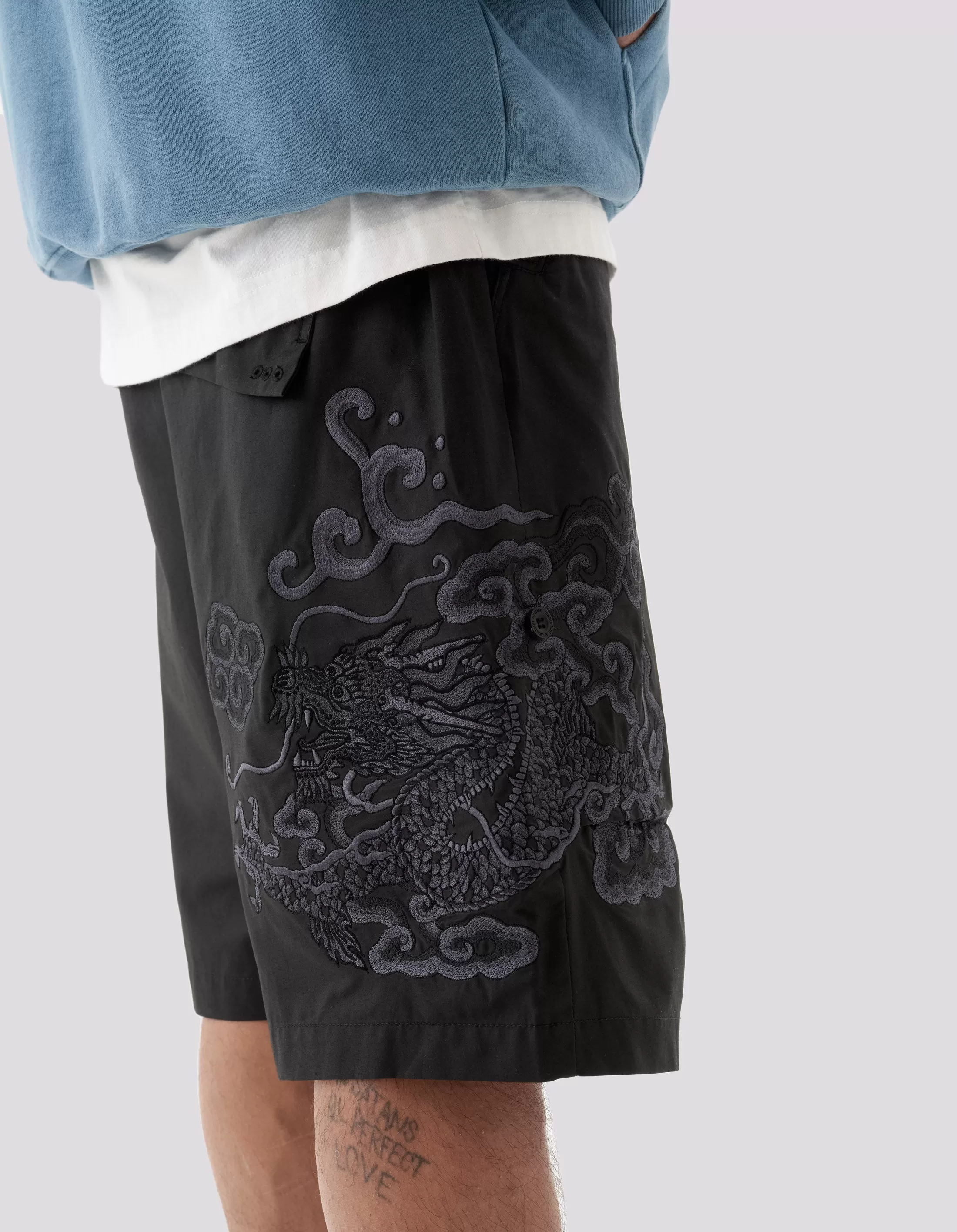 5128 Cloud Dragon Embroidered Snoshorts Black