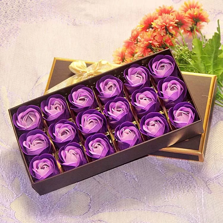 Adorable 18 Mini Roses Gift Box