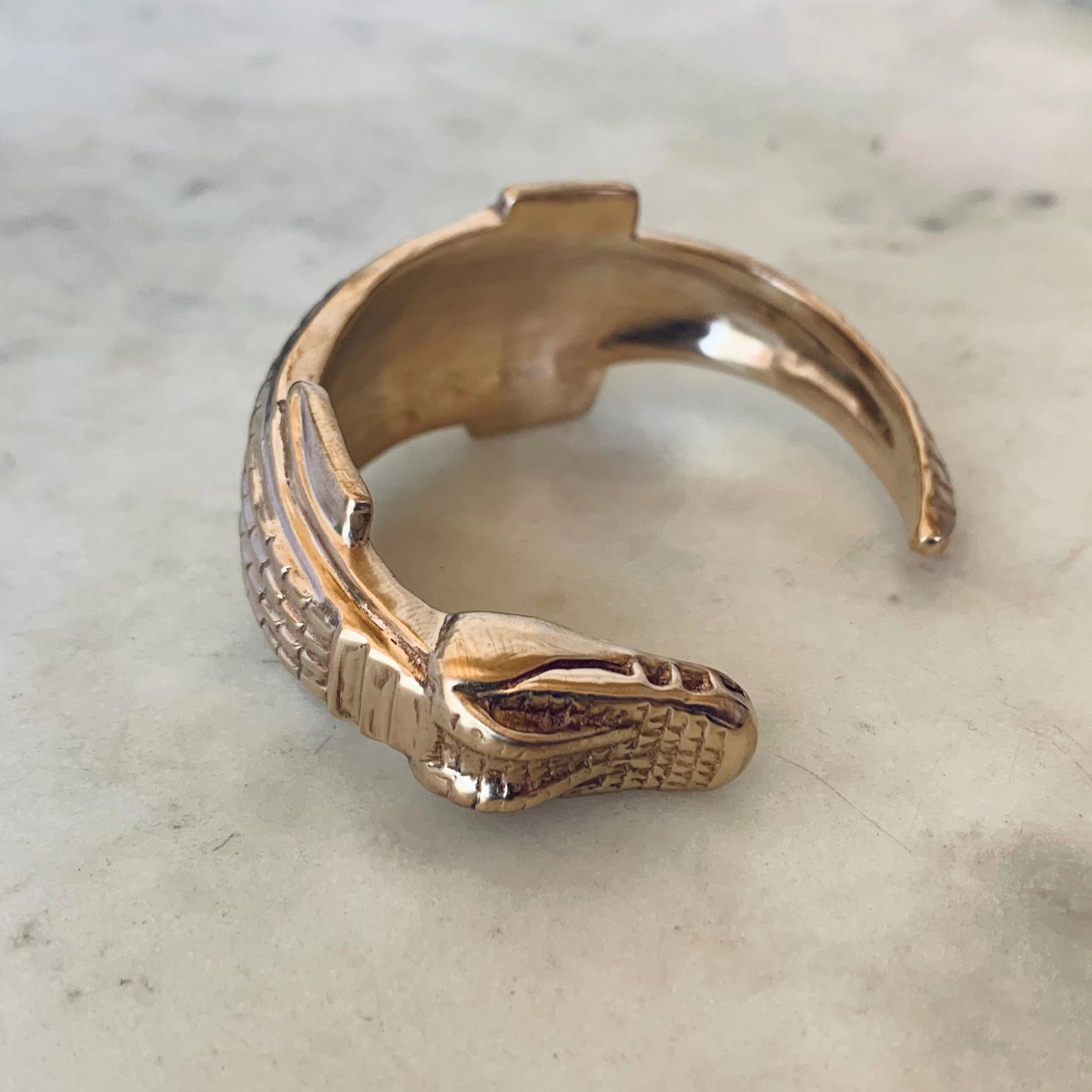 ALLIGATOR CUFF