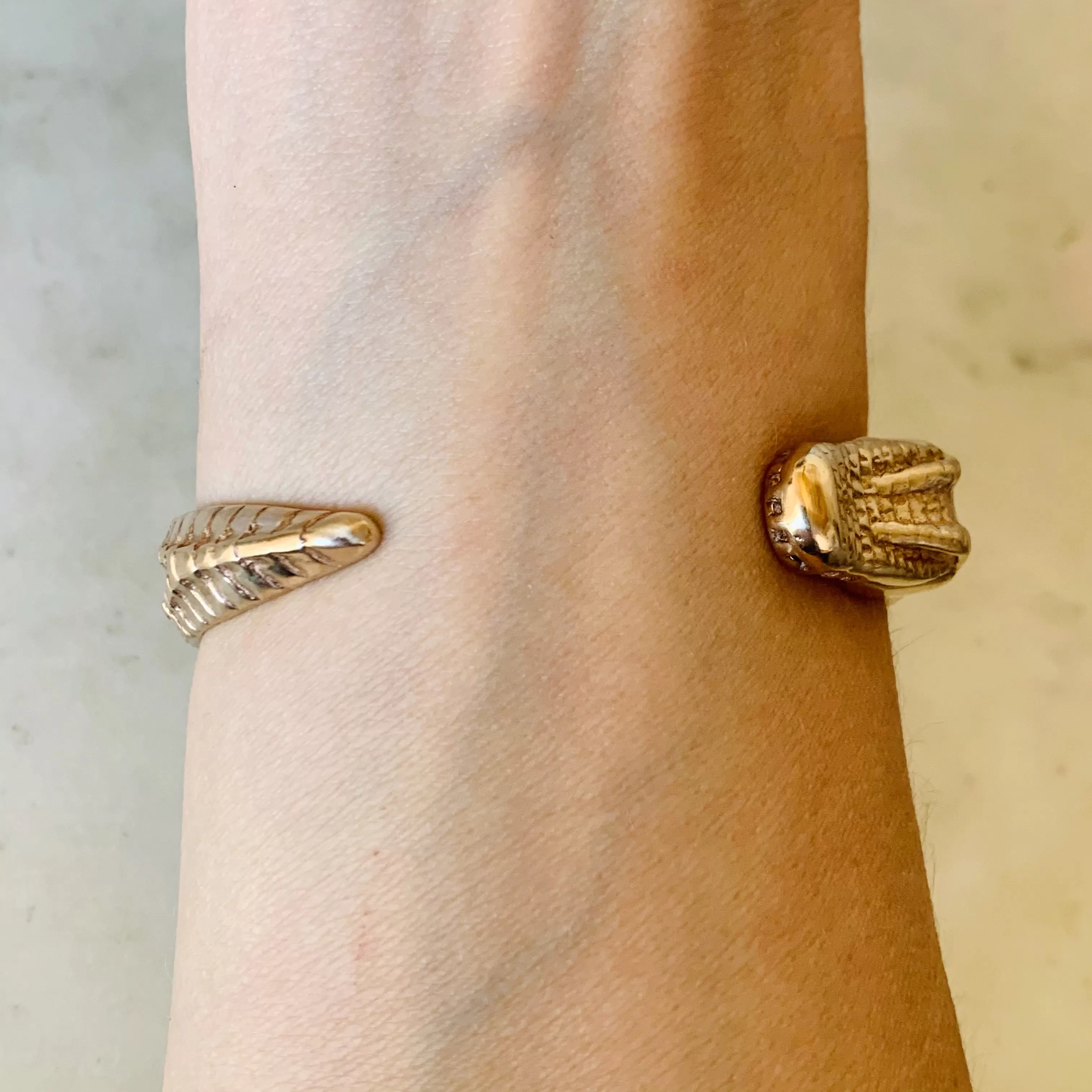 ALLIGATOR CUFF