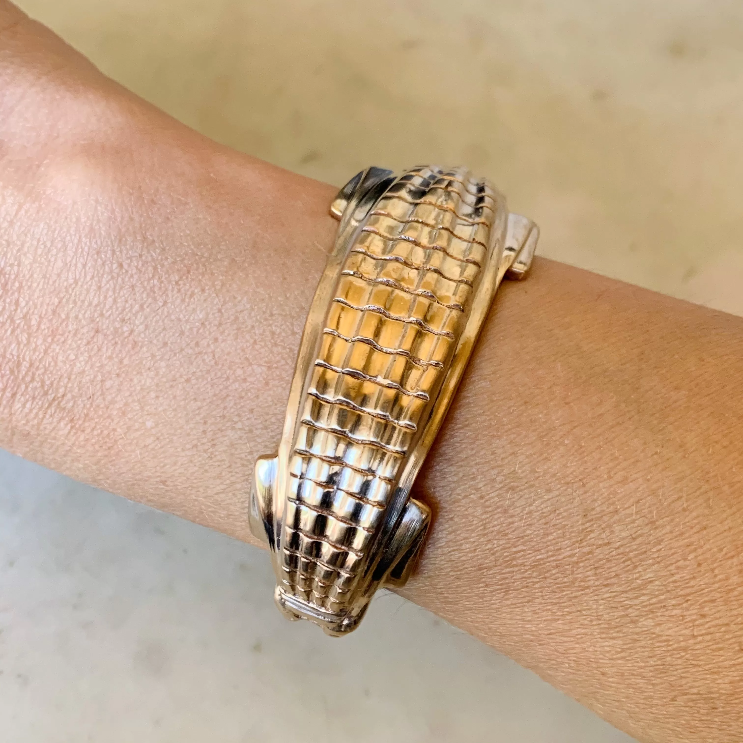 ALLIGATOR CUFF