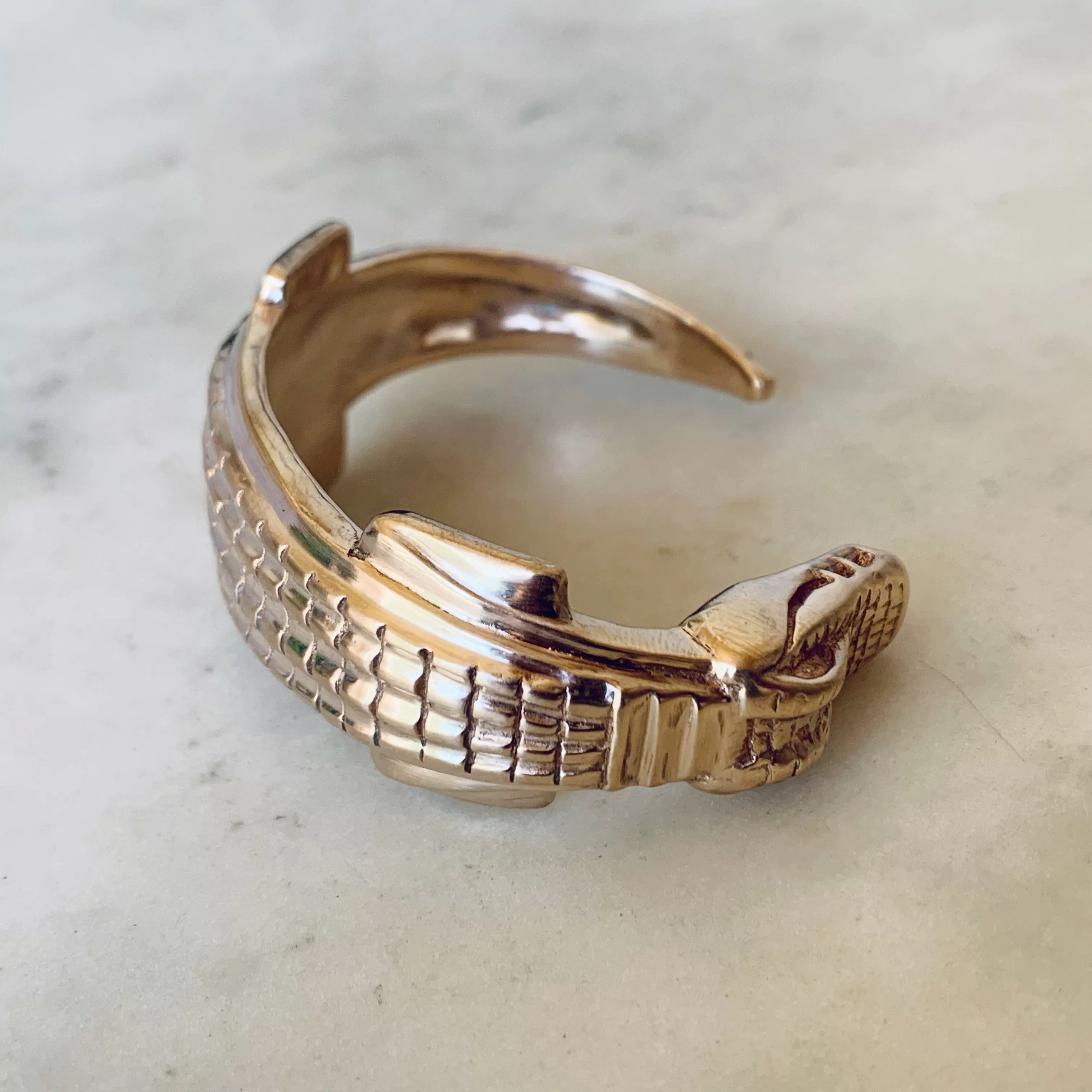 ALLIGATOR CUFF