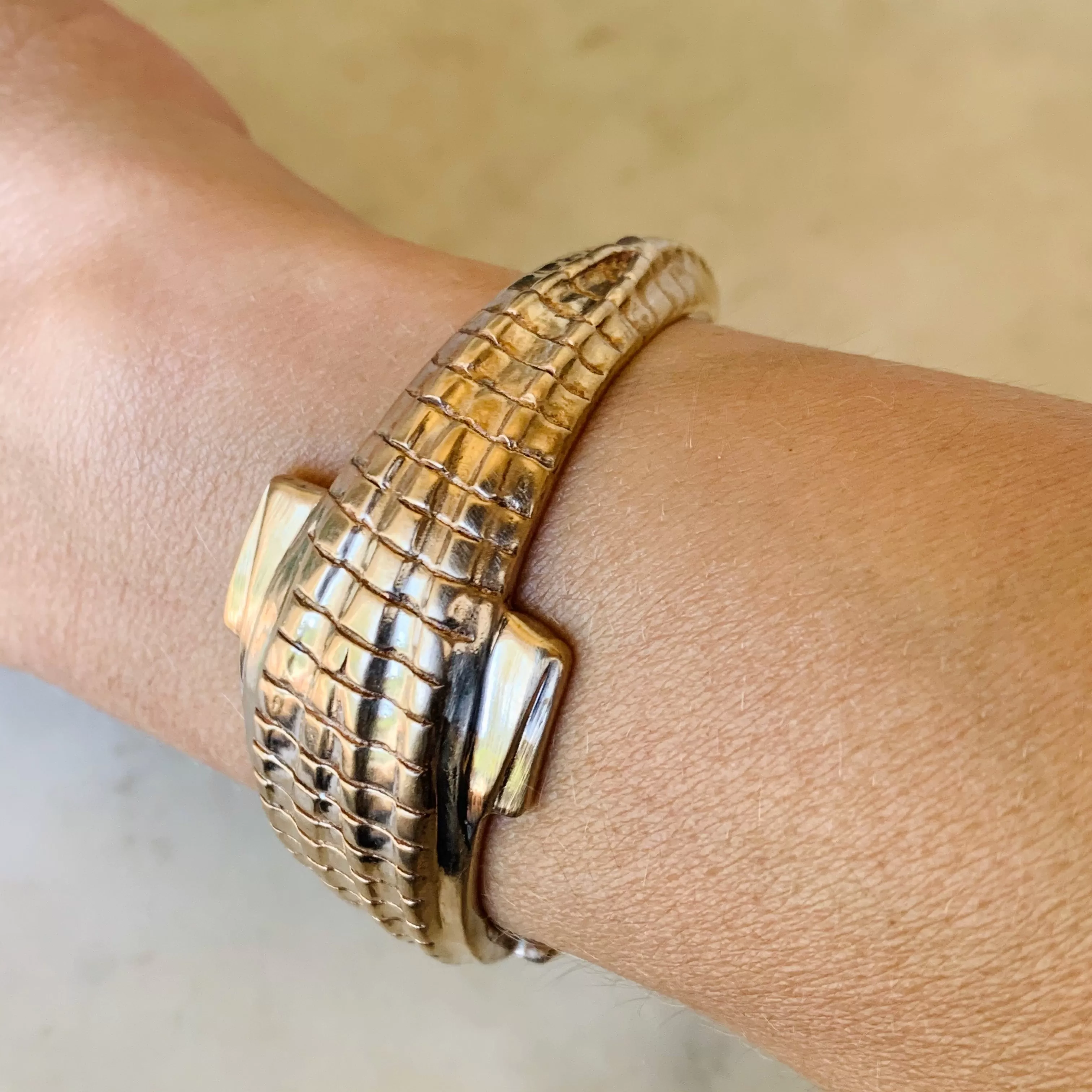 ALLIGATOR CUFF