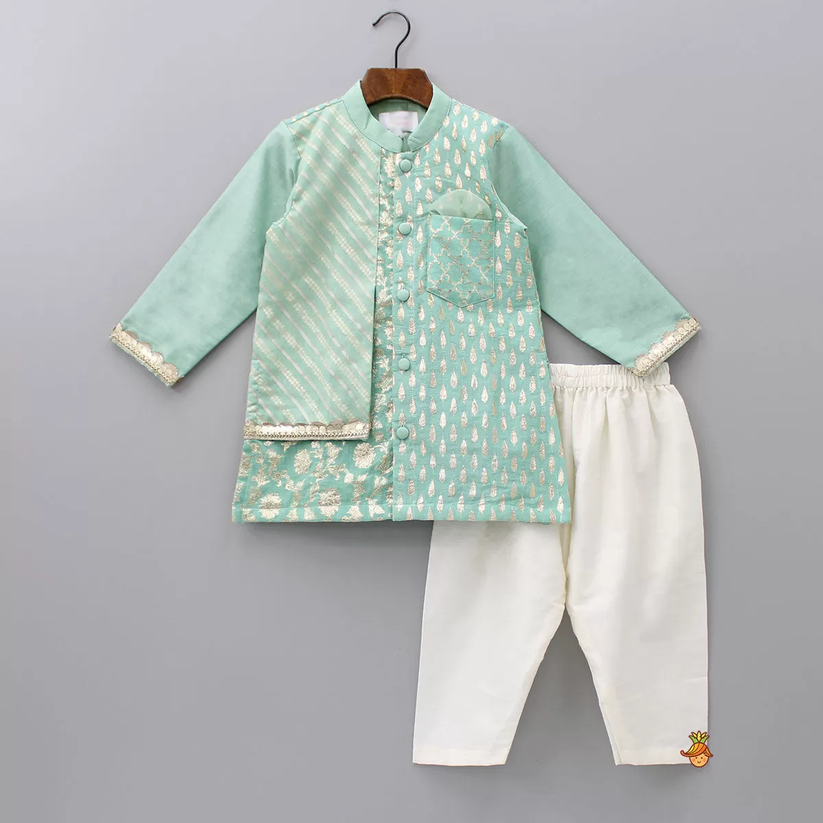 Attached Flap Patch Pocket Green Kurta And Off White Pyjama