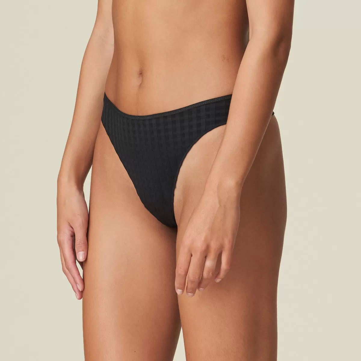 Avero Thong | Black