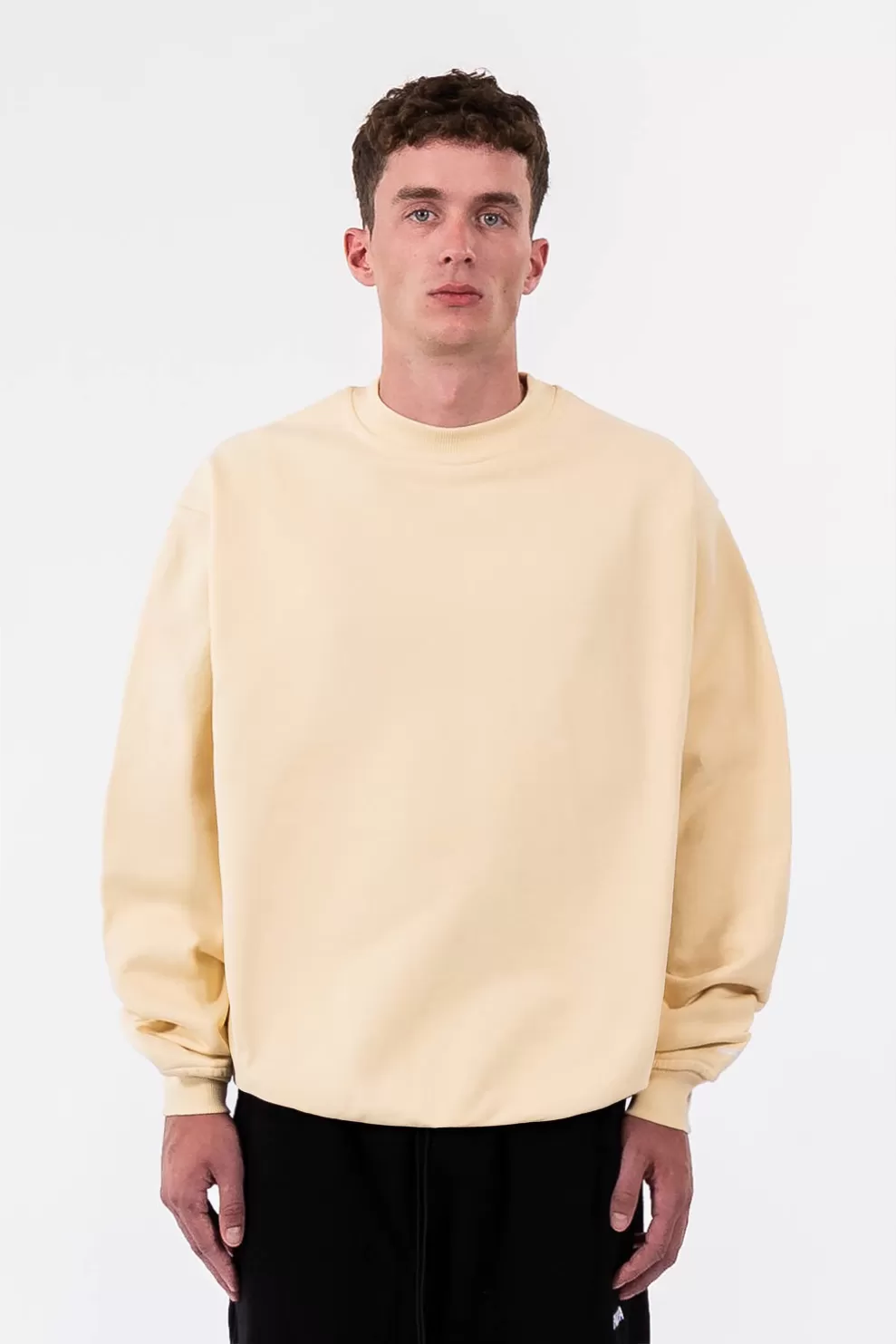 CREME CREWNECK