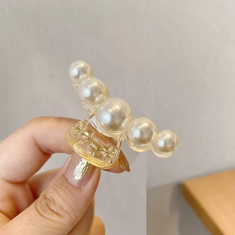 Pearl Hair Claw Clip