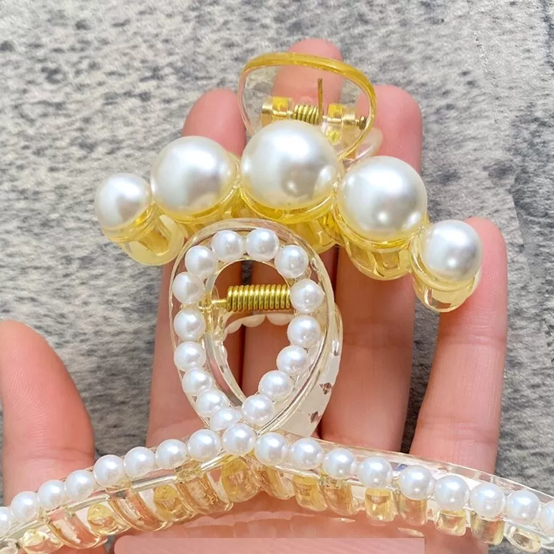 Pearl Hair Claw Clip