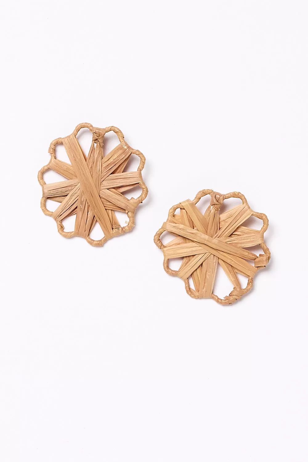 Raffia Woven Flower Earrings in Natural