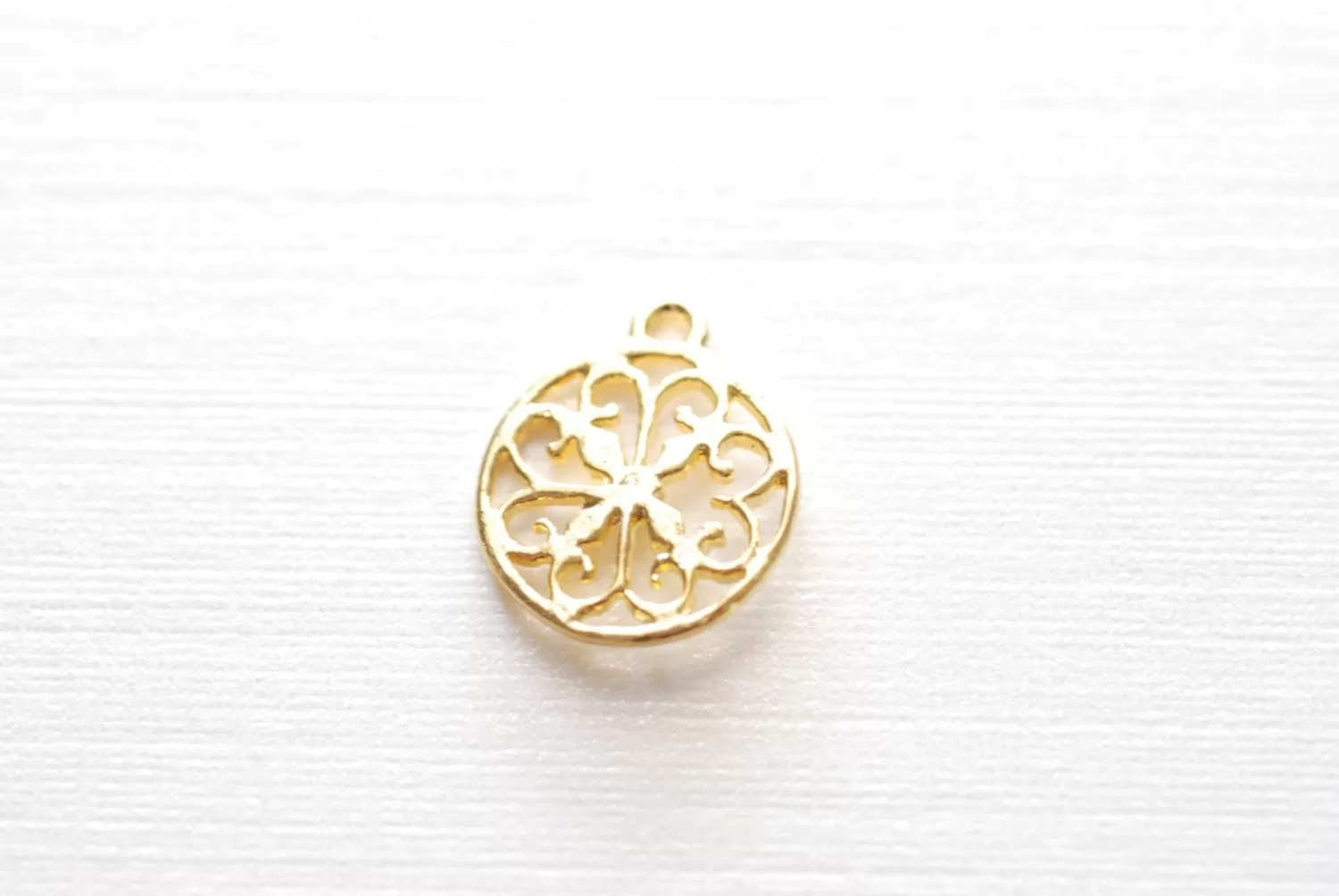 Vermeil Gold Round Charm, Filigree Round Pendant, 18k gold plated over sterling Silver Filigree Round Charm, wholesale gold charms, 83